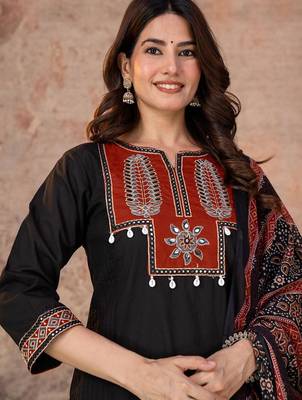 Black cotton straight kurti-pant-dupatta set 4