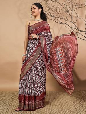 Maroon elegant printed georgette saree with blouse piece 1