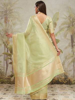 Green elegant zari woven linen saree with blouse piece 4