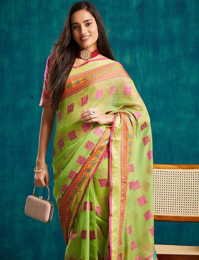 Green elegant printed polycotton saree with blouse piece