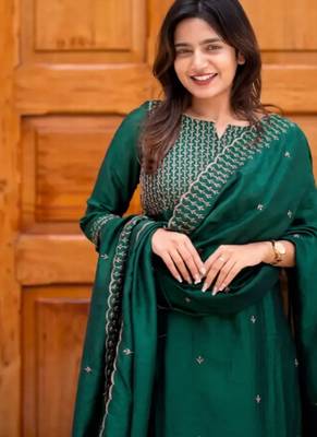 Green embroidered  vertical cotton with kurti dupatta pant  set 2
