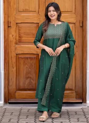 Green embroidered  vertical cotton with kurti dupatta pant  set 4