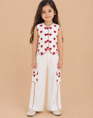 Girls red cotton thread embroidered clothing set with cargo pant 3