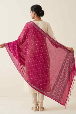 Banarasi pure chiffon silk dupatta in magenta colour with floral zari booti work 4