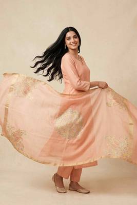 Banarasi pure munga silk dupatta in peach colour with floral rangkart work 5