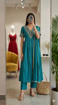 Blue silk blend embroidered kurta set 1