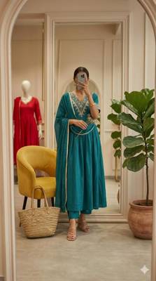 Blue silk blend embroidered kurta set 2