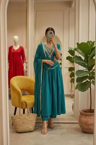 Blue silk blend embroidered kurta set