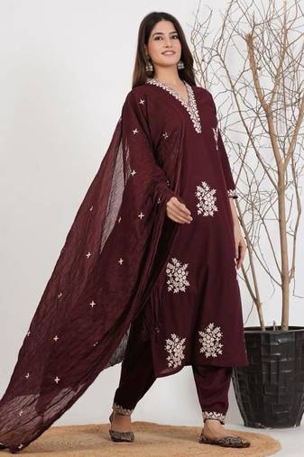 Maroon silk blend embroidered kurta set