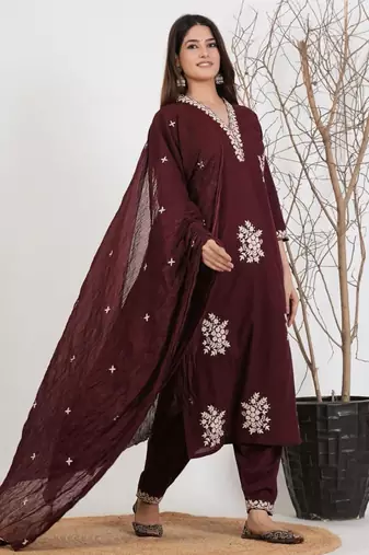 Maroon silk blend embroidered kurta set