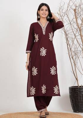 Maroon silk blend embroidered kurta set 2