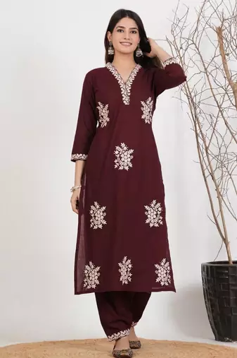 Maroon silk blend embroidered kurta set