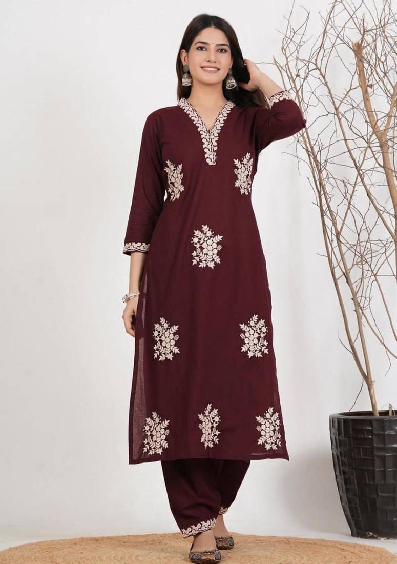 Maroon silk blend embroidered kurta set