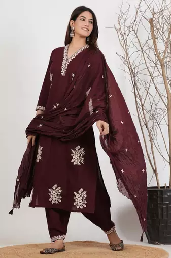 Maroon silk blend embroidered kurta set
