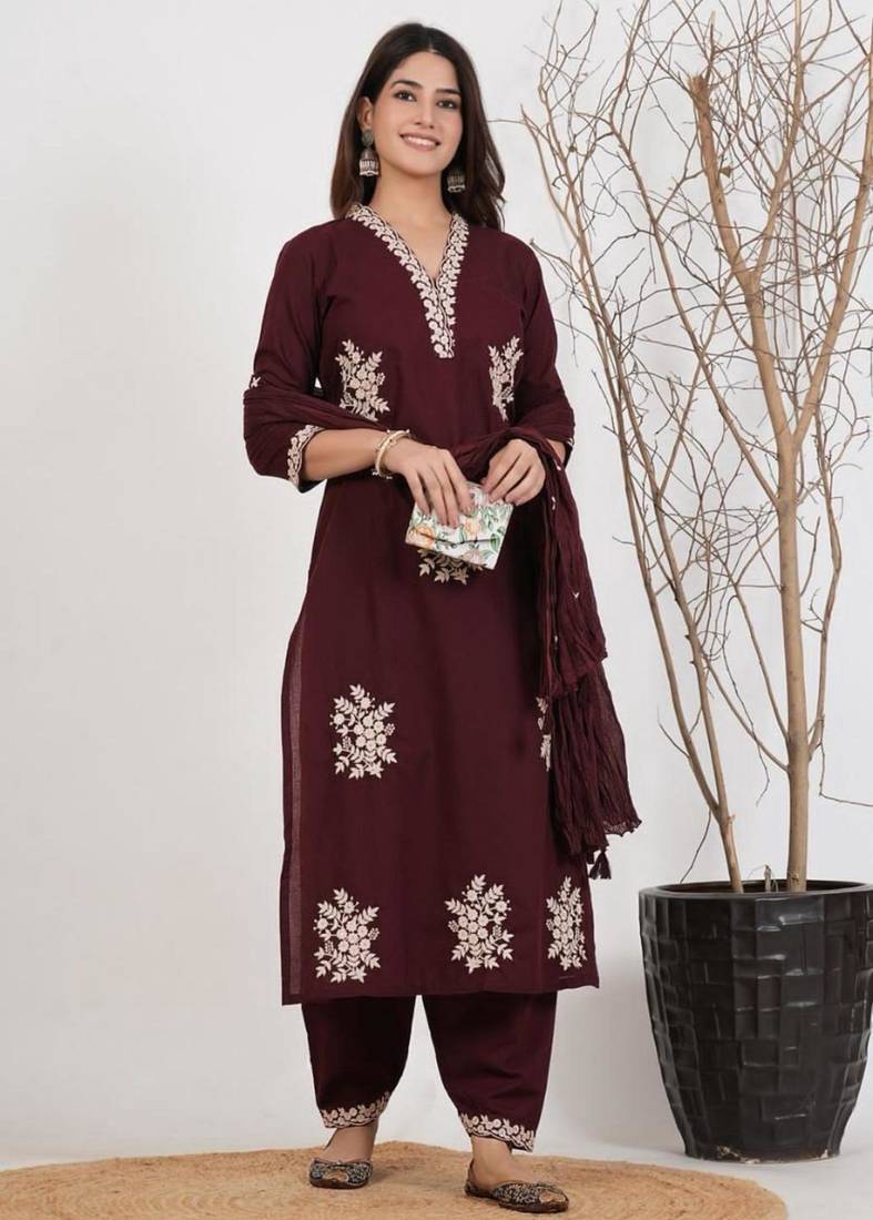 Maroon silk blend embroidered kurta set