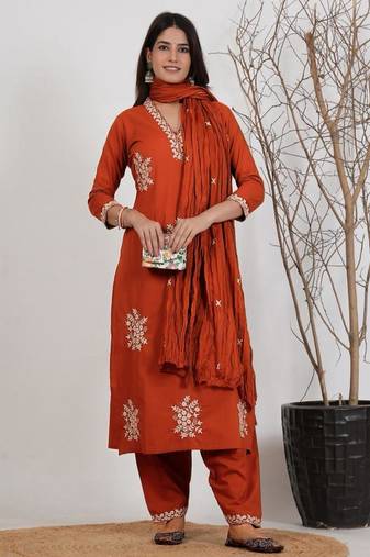 Orange silk blend embroidered kurta set