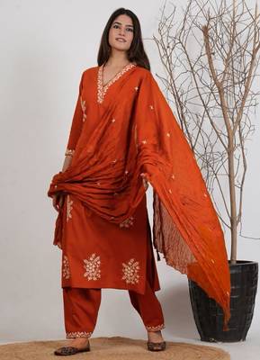Orange silk blend embroidered kurta set 2