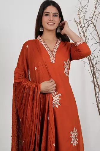 Orange silk blend embroidered kurta set