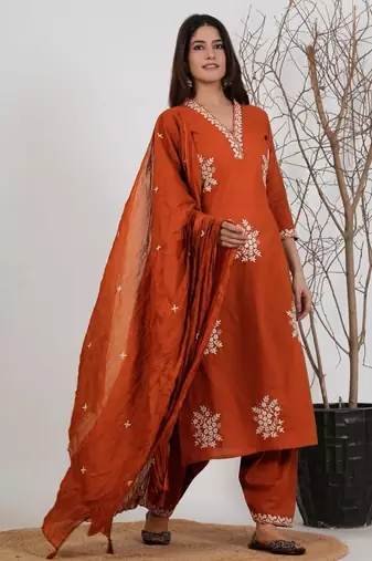 Orange silk blend embroidered kurta set