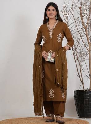 Brown silk blend embroidered kurta set 3
