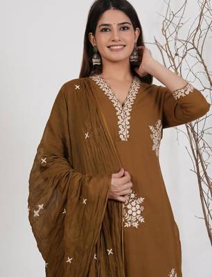 Brown silk blend embroidered kurta set 4