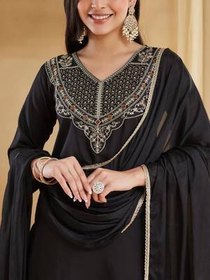Black rayon embroidered kurta set 2