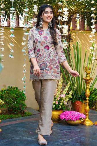 Beige silk blend embroidered kurta set