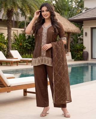 Brown silk blend embroidered kurta set 4