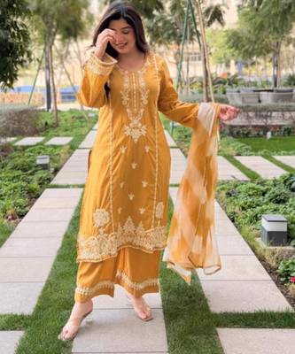 Yellow silk blend embroidered kurta set 2