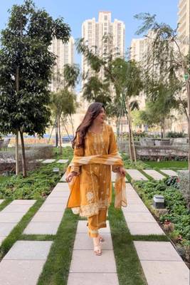 Yellow silk blend embroidered kurta set 3