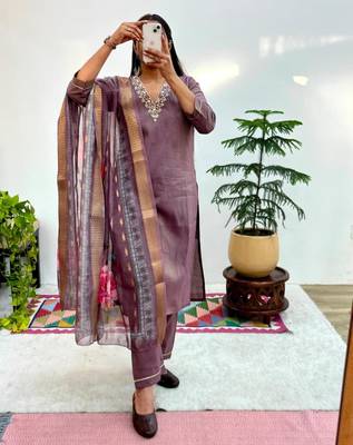 Plum silk blend hand embroidery kurta set 4