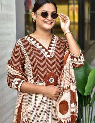 Beige cotton silk printed kurta set 4
