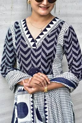 White cotton silk printed kurta set 3