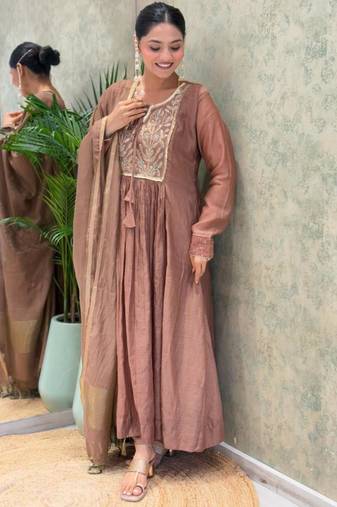 Champagne chanderi embroidered kurta set