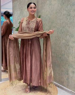 Champagne chanderi embroidered kurta set 2