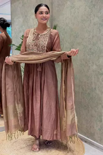 Champagne chanderi embroidered kurta set