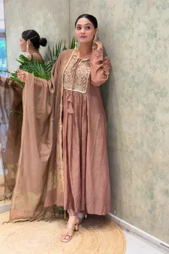Champagne chanderi embroidered kurta set