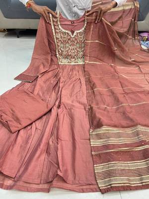 Champagne chanderi embroidered kurta set 4