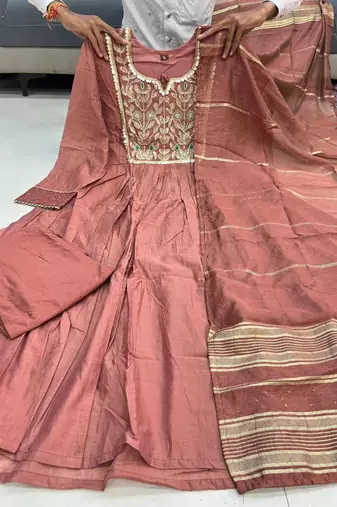Champagne chanderi embroidered kurta set