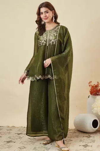 Green silk blend embroidered kurta set