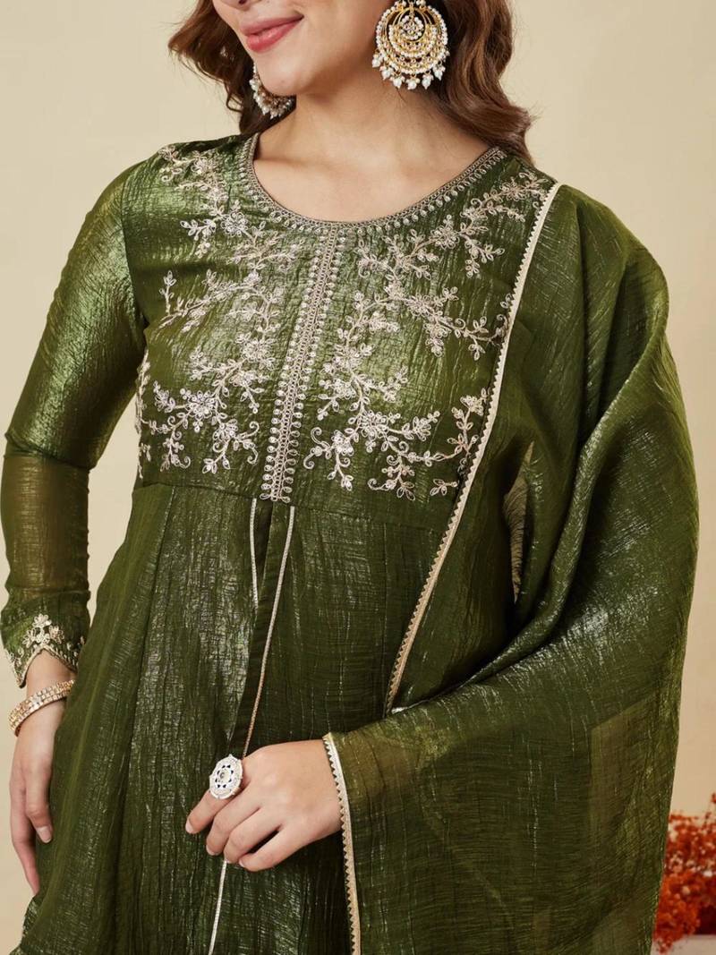 Green silk blend embroidered kurta set