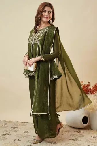 Green silk blend embroidered kurta set