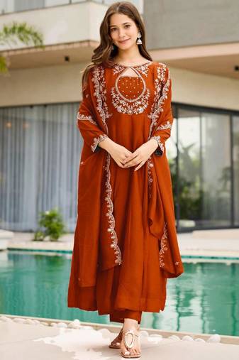Orange silk blend embroidered kurta set