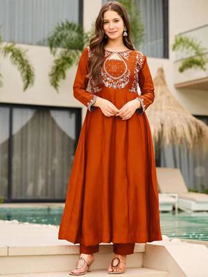 Orange silk blend embroidered kurta set 3