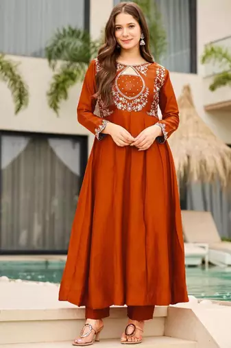 Orange silk blend embroidered kurta set