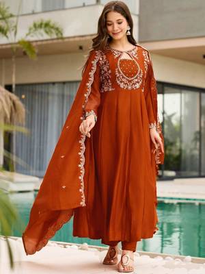 Orange silk blend embroidered kurta set 4
