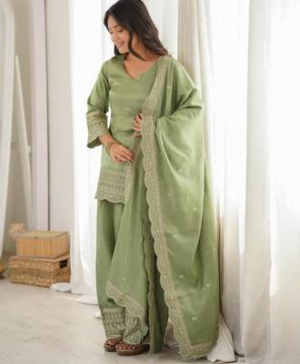 Green silk blend embroidered farshi salwar set 4