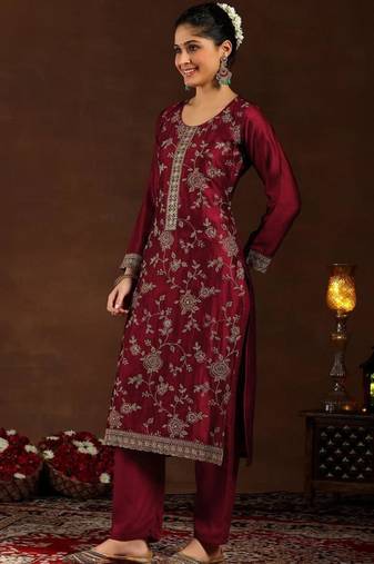 Red silk blend embroidered kurta set