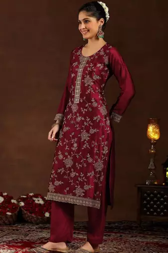 Red silk blend embroidered kurta set