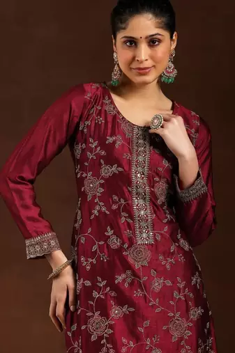 Red silk blend embroidered kurta set
